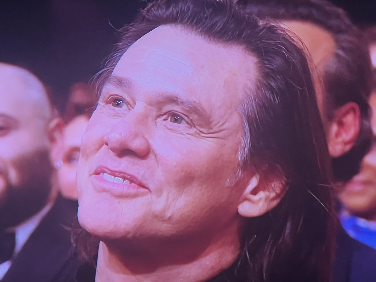 MehdiOmais's tweet photo. La voix française de Jim Carrey depuis plus de 30 ans : Emmanuel Curtil est là ! Les deux hommes ne s’étaient jamais rencontré. Putain quel moment avec celui qu’il qualifie de « vieil ami » !!! ❤️

#César2026 https://t.co/Kvlaa0ijAn