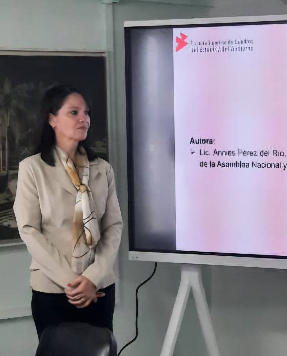 AsambleaCuba's tweet photo. Felicidades a las funcionarias de las Oficinas Auxiliares de la Asamblea Nacional del #PoderPopular, quienes hoy se graduaron de la Especialidad en Administración Pública. 

Sus estudios académicos contribuyen al fortalecimiento del sistema del Poder Popular, en su Aniversario 50 https://t.co/T83V3MFenN