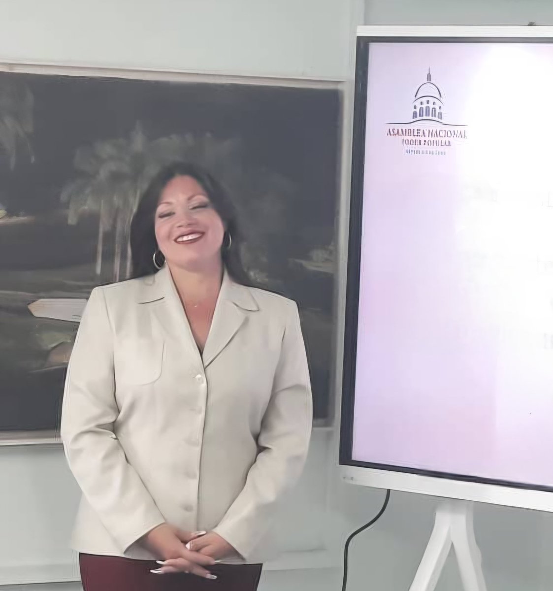 Felicidades a las funcionarias de las Oficinas Auxiliares de la Asamblea Nacional del #PoderPopular, quienes hoy se graduaron de la Especialidad en Administración Pública. 

Sus estudios académicos contribuyen al fortalecimiento del sistema del Poder Popular, en su Aniversario 50