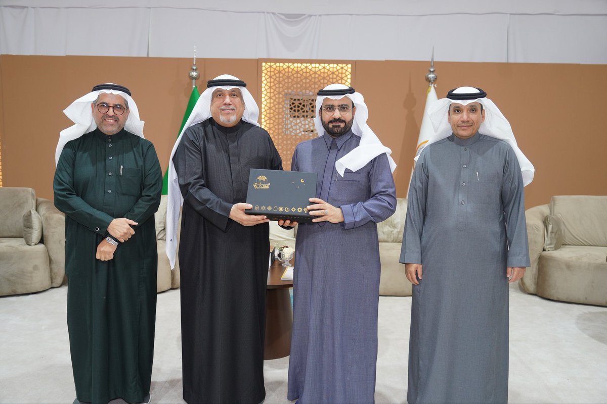 m_aljafry's tweet photo. سعدت مساء اليوم "الخميس " بزيارة مهرجان ليالي كفو 2026 في نسخته الثالثة، الذي يحظى برعاية كريمة من صاحب السمو الملكي الأمير #سعود_بن_طلال بن بدر محافظ #الأحساء ، شكرًا لجامعة الملك فيصل على جهودها المتميزة في تنظيم الفعاليات والمبادرات التطوعية التي تعكس روح الإبداع والعمل المشترك