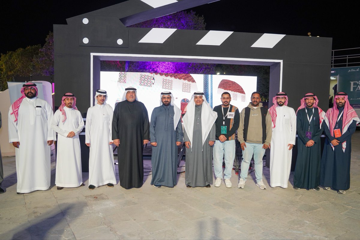 m_aljafry's tweet photo. سعدت مساء اليوم "الخميس " بزيارة مهرجان ليالي كفو 2026 في نسخته الثالثة، الذي يحظى برعاية كريمة من صاحب السمو الملكي الأمير #سعود_بن_طلال بن بدر محافظ #الأحساء ، شكرًا لجامعة الملك فيصل على جهودها المتميزة في تنظيم الفعاليات والمبادرات التطوعية التي تعكس روح الإبداع والعمل المشترك