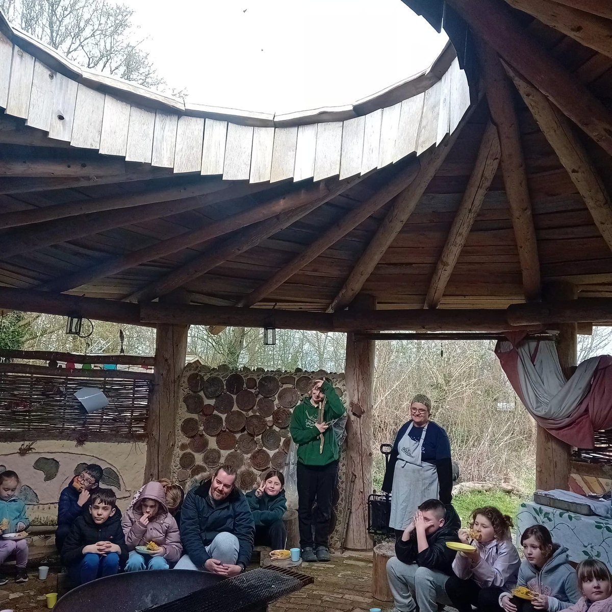 BHallTrips's tweet photo. Lunch in the The Round House https://t.co/D9lCwYcw33