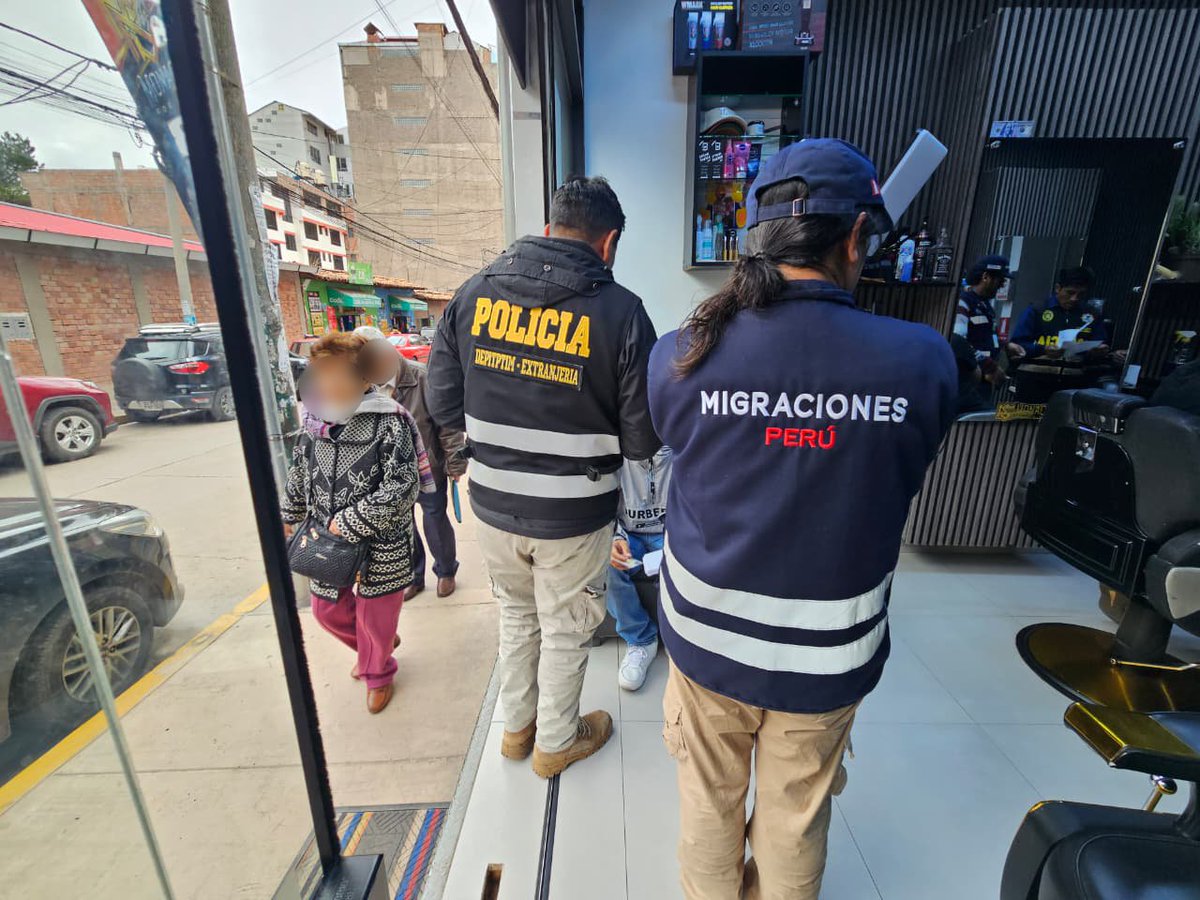 MigracionesPe's tweet image. En articulación con la @PoliciaPeru , #MigracionesPerú 🇵🇪 continúa intensificando los operativos de verificación y fiscalización migratoria en #Arequipa, #Cusco, #Callao, #Ica, #Junín, #LaLibertad, #Loreto, #Puno, #SanMartín y #Tumbes para contribuir con la seguridad nacional.