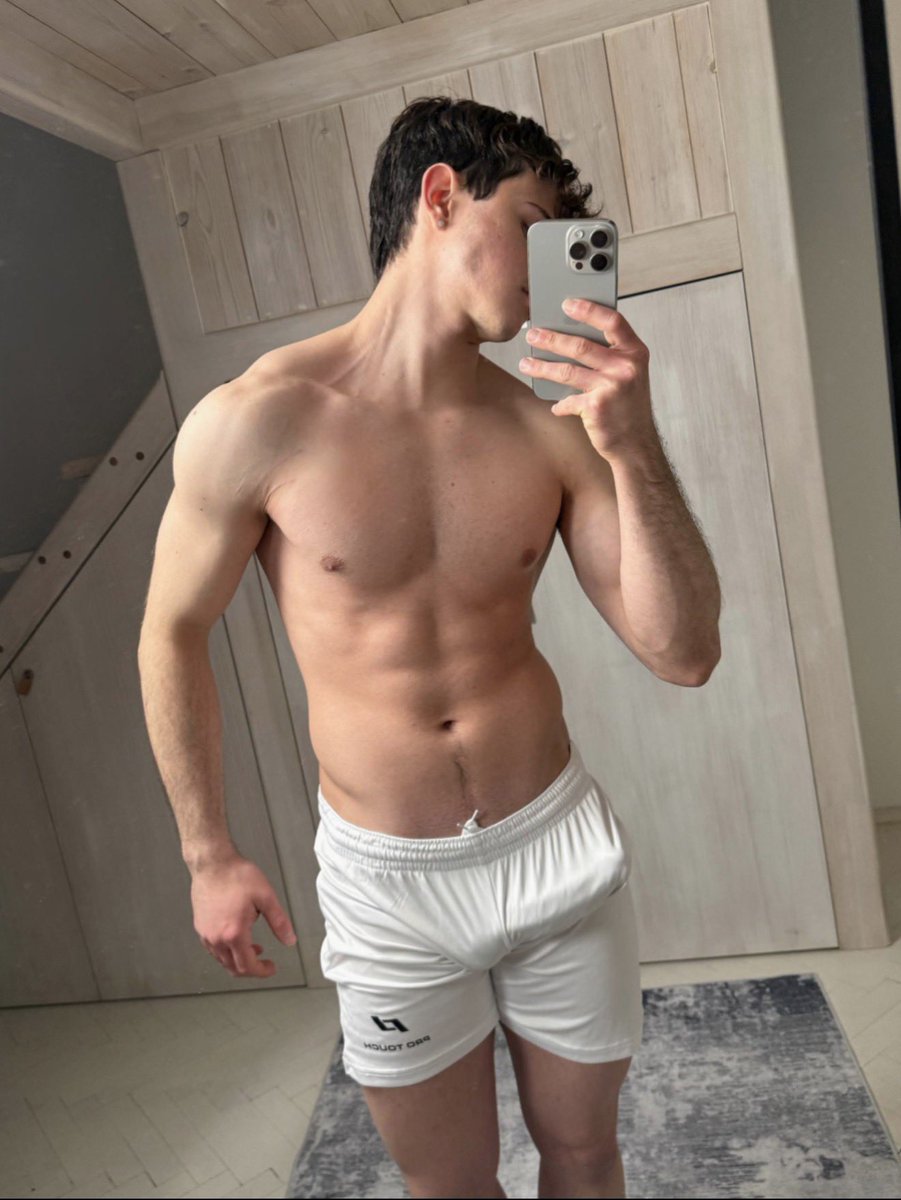 𝙁𝙇𝘼𝙑𝙄𝙊 tweet media