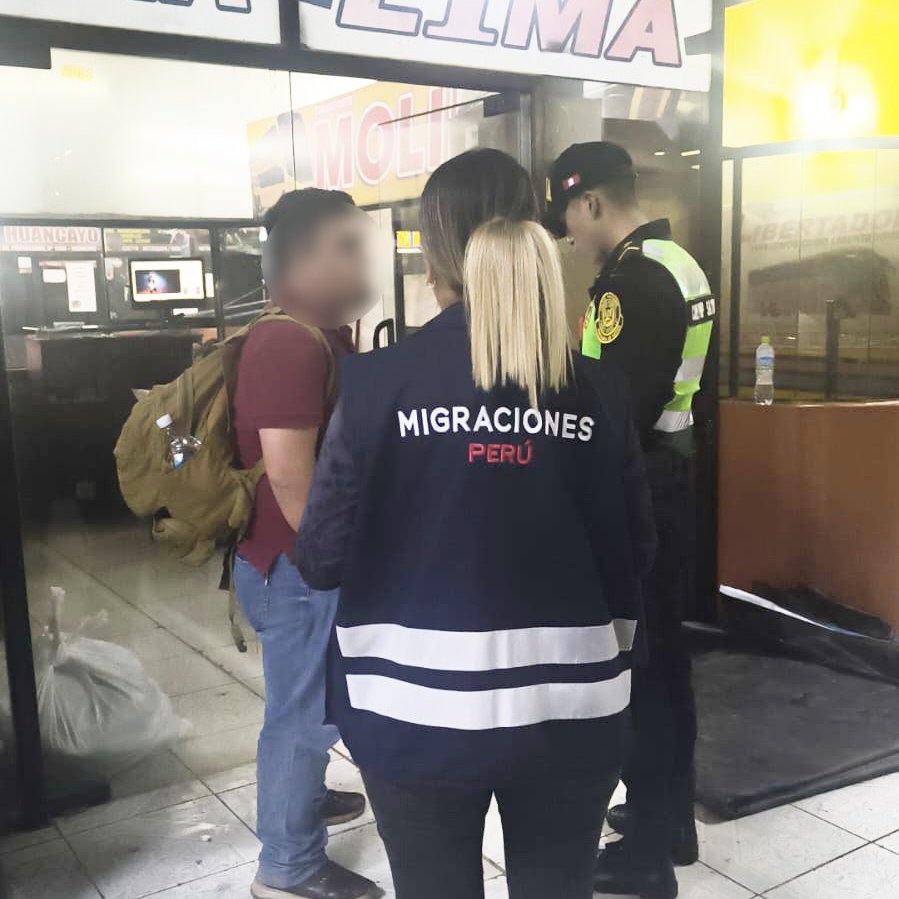MigracionesPe's tweet image. En articulación con la @PoliciaPeru , #MigracionesPerú 🇵🇪 continúa intensificando los operativos de verificación y fiscalización migratoria en #Arequipa, #Cusco, #Callao, #Ica, #Junín, #LaLibertad, #Loreto, #Puno, #SanMartín y #Tumbes para contribuir con la seguridad nacional.