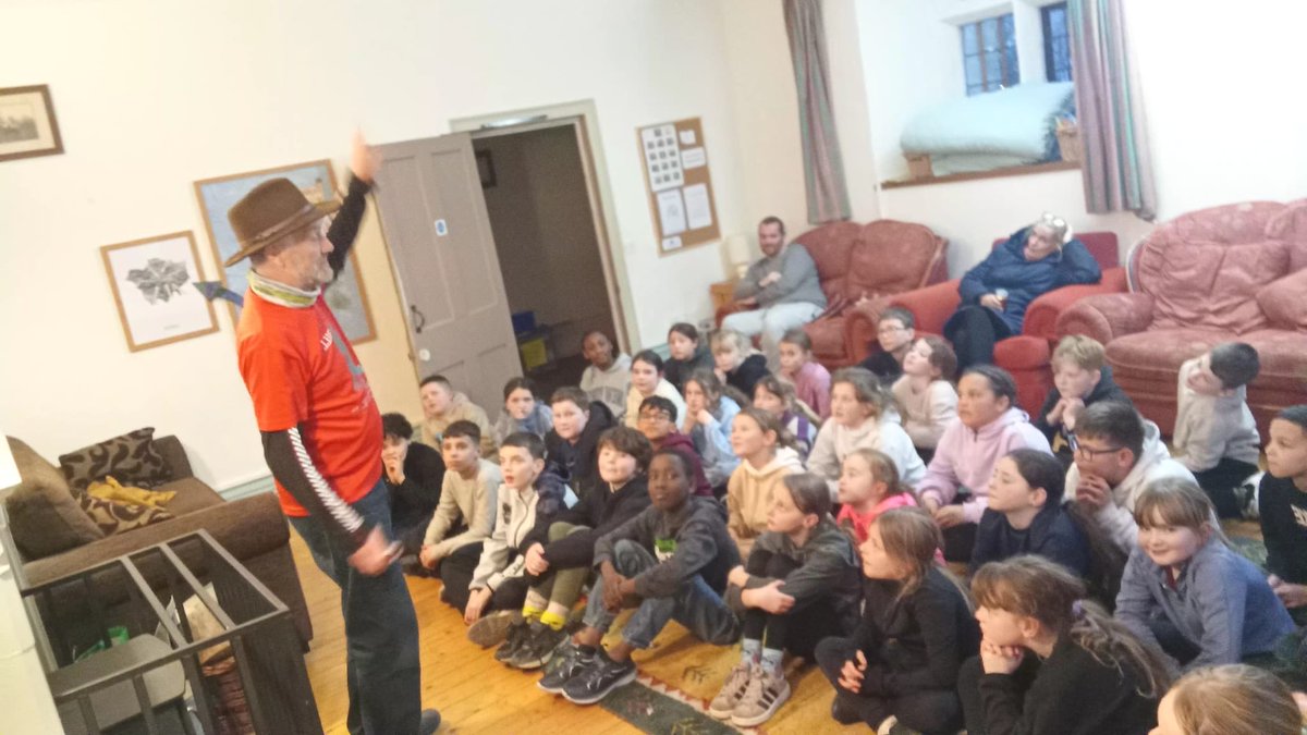 BHallTrips's tweet photo. Story time with bird man Bill https://t.co/e9gjoqQcpz