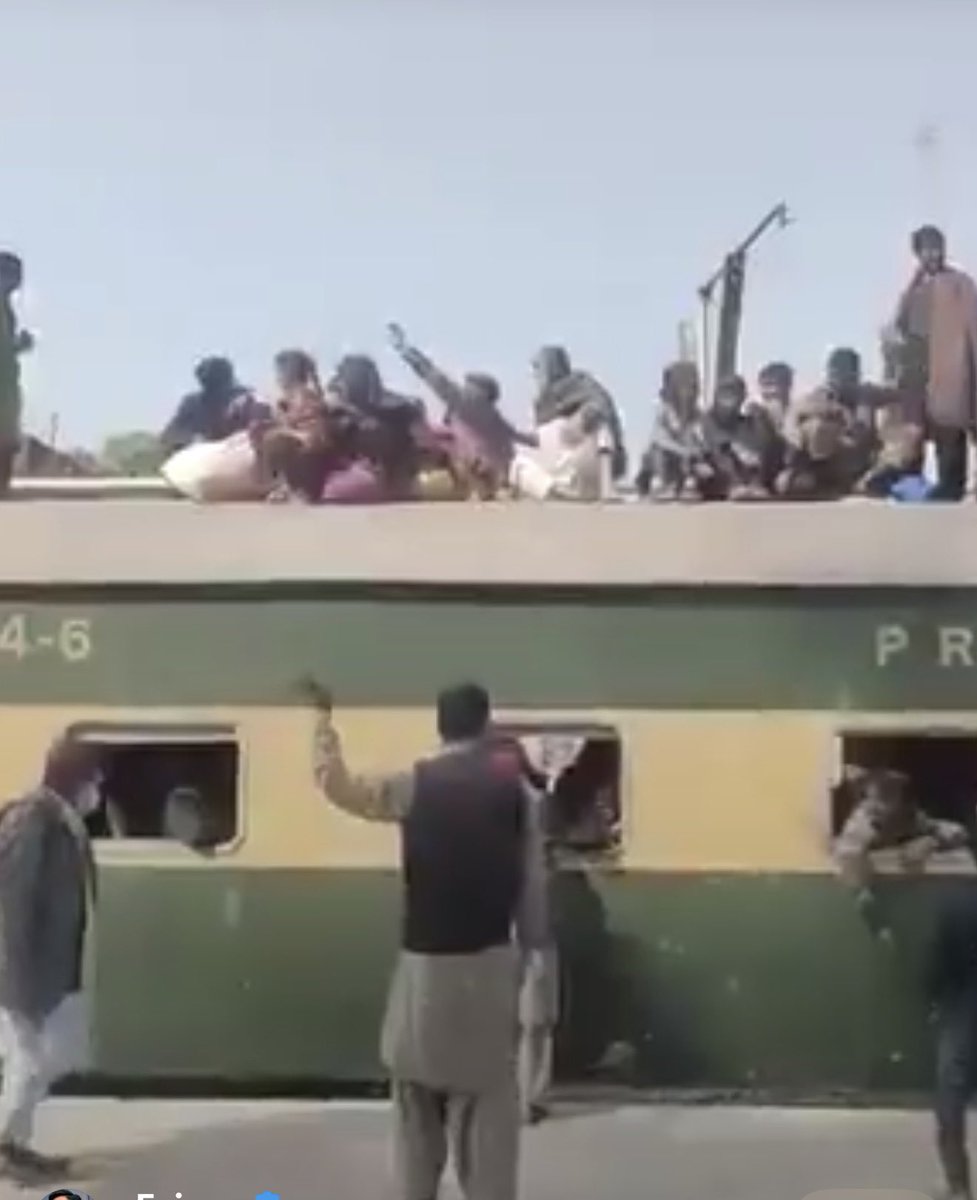 اس فریم میں آپ کو ہالیہوٹو، میمن، چنا، ابڑو، کلہوڑو، چدھڑ، لنجار، زرداری اور بھٹو دکھیں گے جو بھوکوں ننگوں کے شہر کراچی بھیک مانگنے آ رہے ہیں