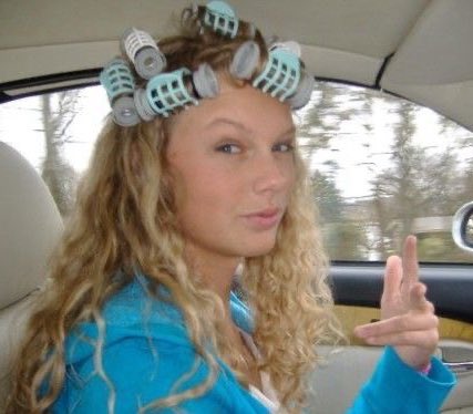 holis soy mar (🇦🇷), sigo a tay desde 2023, mi álbum fav es 1989 y siganme q interactuo😛 #integracionswiftie <a href="/juuusgfg/">juu⭑⸆⸉┆integración swiftie !!</a>