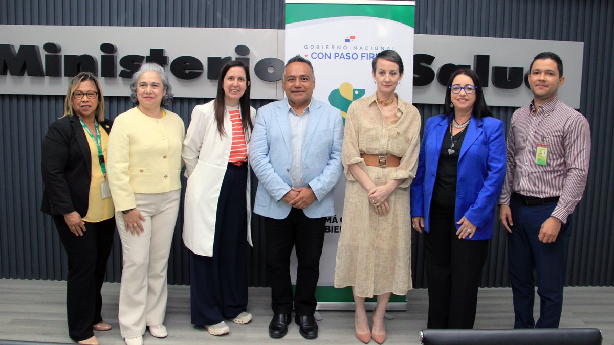 OPSOMSPanama's tweet photo. ¡Acción por la niñez! 🇵🇦 Junto a la Dra. @AnaRiviereCinna, el Dr. Alex González @MINSAPma y la Dra. Fulvia Lasso de la Vega @CSSPanama, reafirmamos que el diagnóstico temprano del cáncer infantil es prioridad nacional. 🤝🩺 Detectar a tiempo es salvar vidas. #OPSOMS #SaludPanamá https://t.co/ip2cOmOKhW