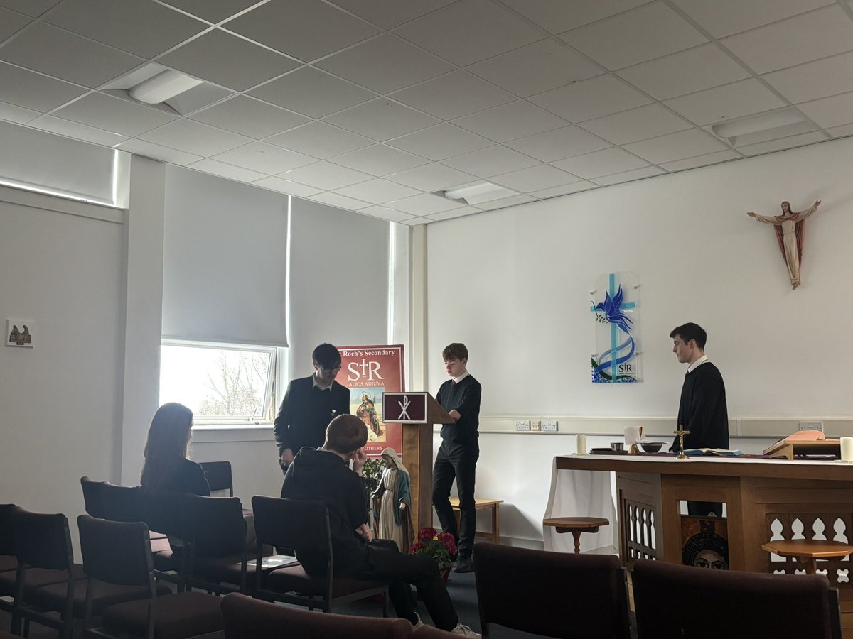 StRochRE's tweet image. Super proud of some of our S6 Caritas nominees for keeping faith at the centre of school life by leading #StationsOfTheCross at lunchtime and mentoring S5 pupils preparing to take on Caritas in June. Exemplification of our motto: Alios adiuva: help others. @St_Rochs @rercag ✝️🙏🏼