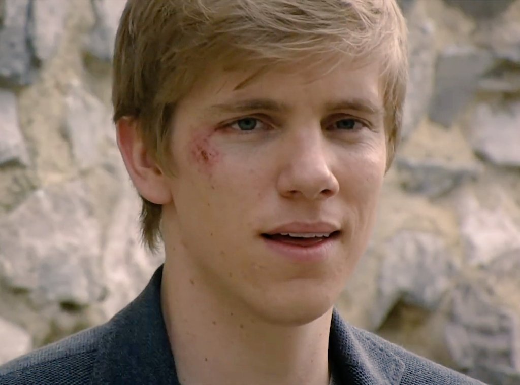 sugdenhighway's tweet image. the way robert was instantly down bad even when aaron was shoving him against a wall lmao