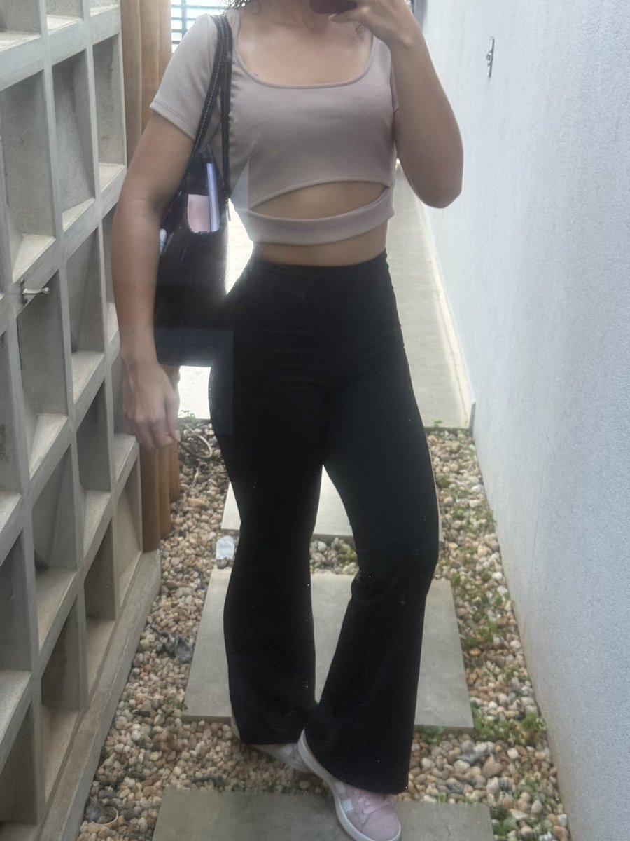 onlydeuk's tweet photo. amaram minha calça nova baratinha #facool https://t.co/qxd9sM4Pgz