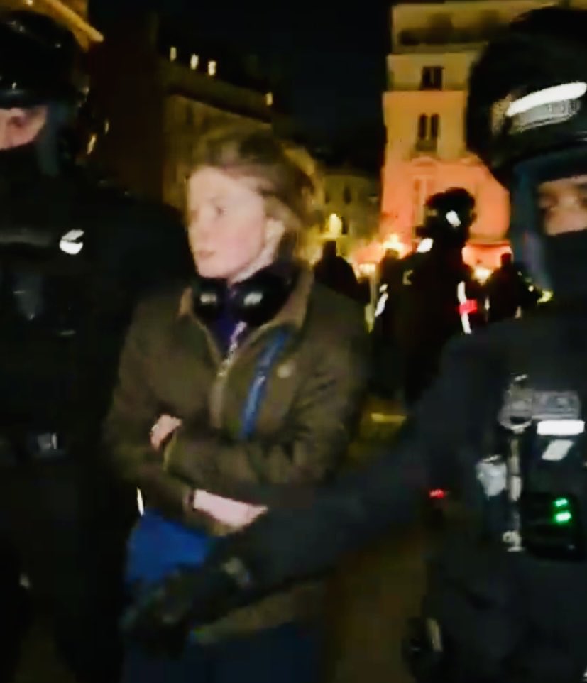 Une citoyenne qui prie pour la Vie arrêtée

Elle est plus dangereuse pour le régime macroniste que 100 terroristes