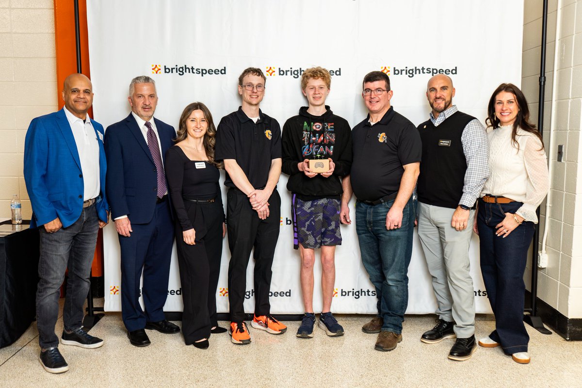 Stay Plugged In tweet media