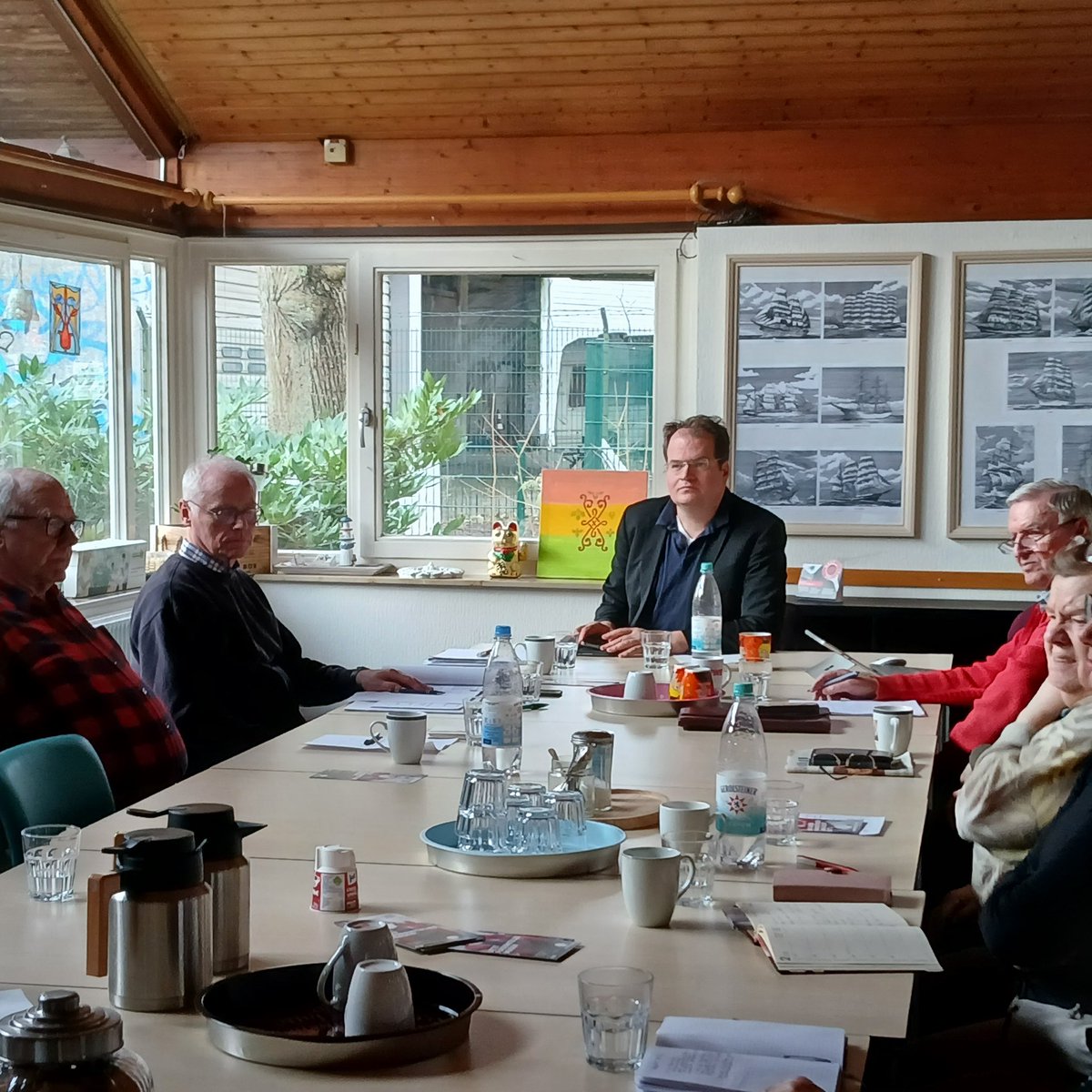 Ein guter Vormittag bei der AG60plus in Eimsbüttel!
Mit vielen Themen rund um das Seniorenticket, Barrierefreiheit und was wir tun gegen Einsamkeit im Alter!