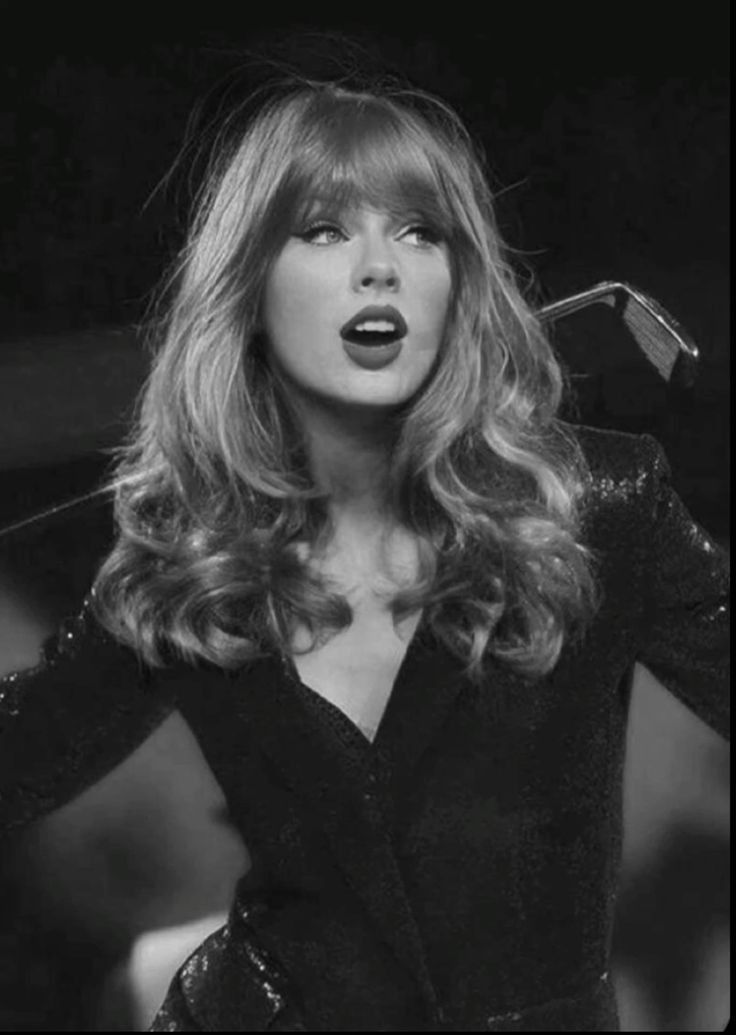 holaa, soy nat (19/🇲🇽). mi álbum fav es rep/folklore, mi era fav es midnights y mis canciones fav son how did it end?, maroon y the way i loved you (siempre estoy cambiando). y tristemente nunca la he visto en vivo 😭 #integracionswiftie <a href="/juuusgfg/">juu⭑⸆⸉┆integración swiftie !!</a>