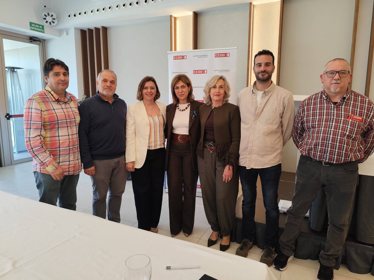 ccoocarlog's tweet photo. #CCOO @FSCdeCCOO
📍 Alcázar de San Juan acoge la I Conferencia del Sector de Carretera y Logística de @CCOOCLM
👏Enhorabuena a Carmen Trujillo Barrios, nueva coordinadora. ¡A por más derechos! ✊
#CarreteraYLogistica #Sindicalismo #FSCCCOO #CastillaLaMancha #DerechosLaborales https://t.co/zxiEA52bDP