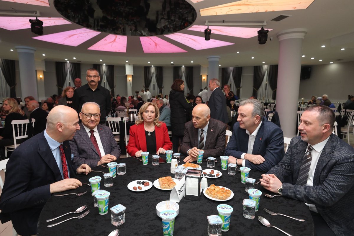 Birlik ve Beraberlik Sofrasında Hemşehrilerimizle Buluştuk..

Balkan Ülkeleri Kültürel Araştırmalar ve Eğitim Vakfı olarak, Ankara Rumeliler Derneği tarafından düzenlenen iftar programına katılarak gönül coğrafyamızın değerli temsilcileriyle bir araya geldik. Yenimahalle