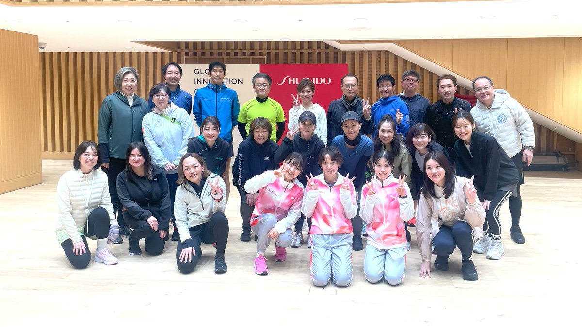 Shiseido_rc's tweet image. 🙌社内RUN＆WALKイベント開催🙌
選手と社員が一緒にランニングやウォーキングを楽しむイベント「#FUNRUN」を資生堂グローバルイノベーションセンターで開催しました🏃‍♀️🚶🌙
先日引退を発表した井手選手も参加し、夜景が綺麗なみなとみらいを社員の皆さんと一緒に楽しみました🌃
#井手彩乃 #風間歩佳