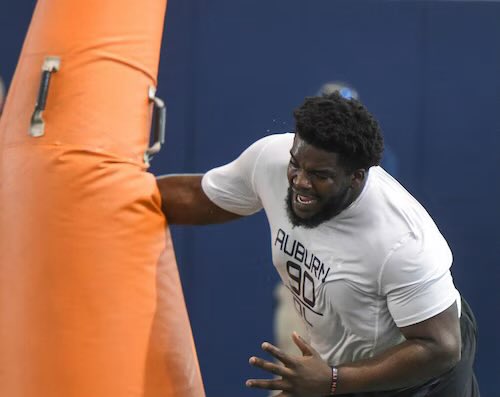 We are proud to announce our Defensive Line Coach MAURICE SWAIN to the Alabama Rays 

Coach Maurice Swain brings championship experience, elite playing credentials, and a passion for developing young men to the Alabama Rays defensive line.

A former Defensive Coordinator with a