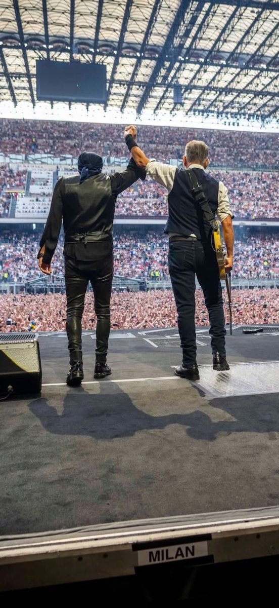 BDoltri's tweet photo. The start of an incredible week. 
One of the best of my life.
📸 : @redemartin in San Siro Stadium, Milan, 🇮🇹, on June 30, 2025. 

❤️🎸🇺🇸🎷🇮🇹❤️🚂❤️
@KillerJoe67 

#FromItalyForBruce
#Springsteen
#Springteenism
#SpringsteenTour2025
#SpringsteenSanSiro
#February26
#26Febbraio https://t.co/4Y1ARBoOdu