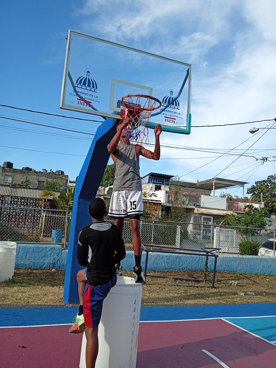 EvelinPlacidoAl's tweet image. - Mamá no hay mallas 
-🤔✍️ pero ustedes comen mallas, les puse nuevas la semana pasada! 
Son las inversiones del ❤️ tenerlos ocupados! 
#ClubAtala
#CanchaMarlonLembert