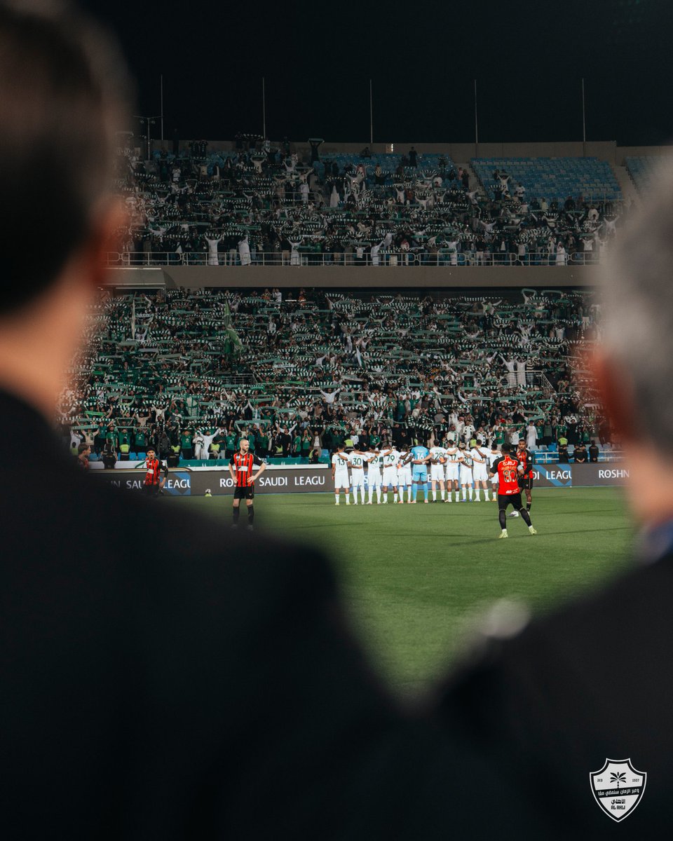جنون، جنون، جنون، شعبية الاهلي الجارفة!!!!!!!!!!!

حضور جماهير أندية الرياض ضد الرياض في الملز هذا الموسم:

الرياض × الهلال — 4480 مشجع
الرياض × النصر — 4597 مشجع

المجموع = 9,077 مشجع!

حضور جماهير الاهلي لوحده ضد الرياض: 9,099 

😱😱😱😱😱😱😱💚💚💚💚💚💚💚💚