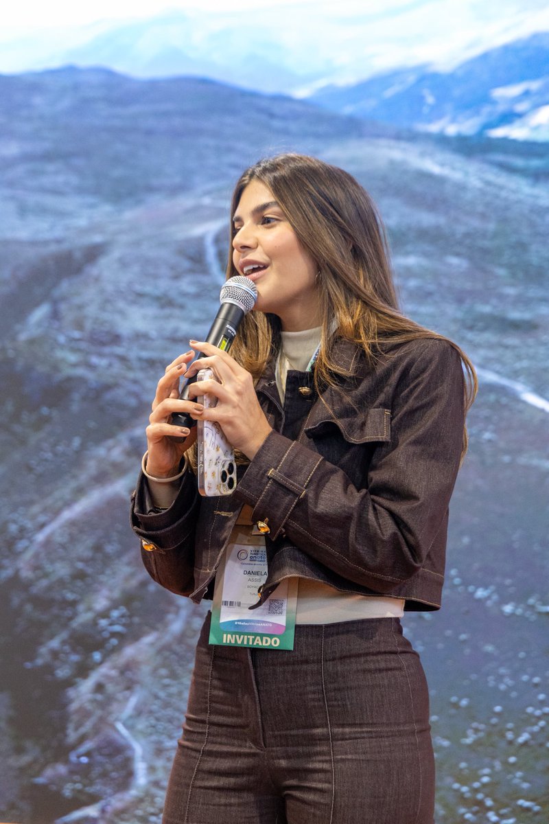 Daniela Assis Fierro tweet media