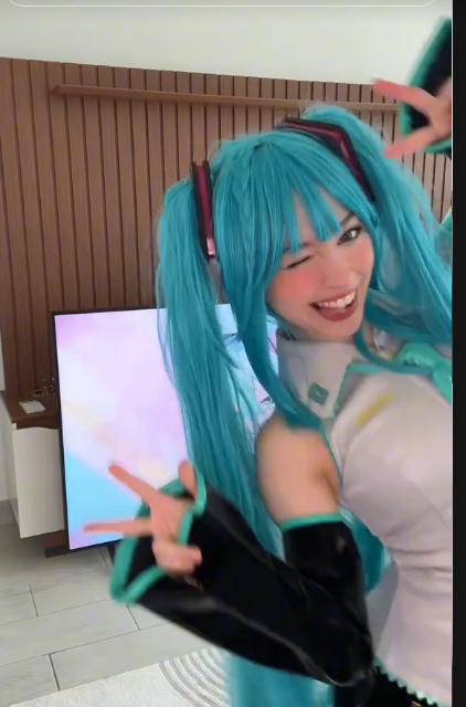 Lalunitag's tweet photo. Después de ver a Mictia hacer cosplay de hatsune miku no pude evitar hacer esta pequeña animación xd https://t.co/BpcnLmPFtq
