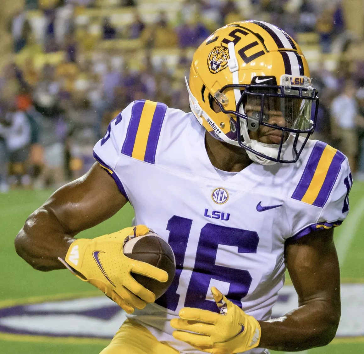 HEARTBREAKING NEWS:

Former LSU wide receiver Devonta Lee has tragically passed away after a battle with cancer.

Lee was only 27 years old 💔

Lee’s mother said in a statement:

 “He was a fighter, and he loved everybody. Devonta was a good kid and would do anything for anybody”