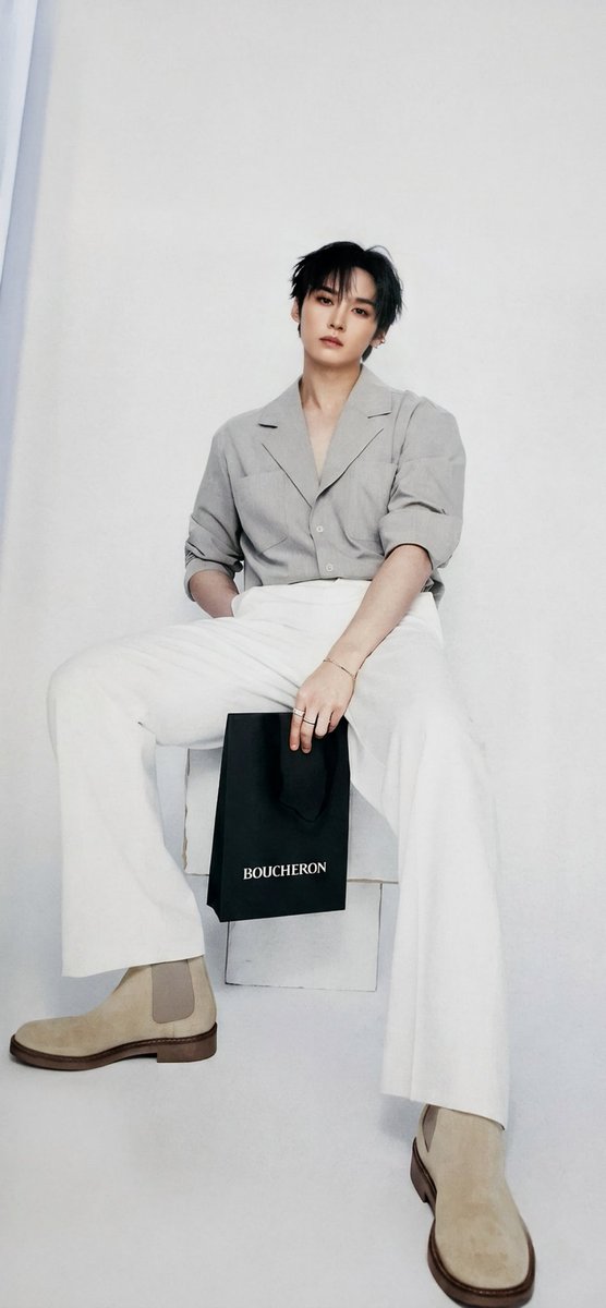 WHAT IS THISSS OMGG #リノ #리노 #leeknow #StrayKids