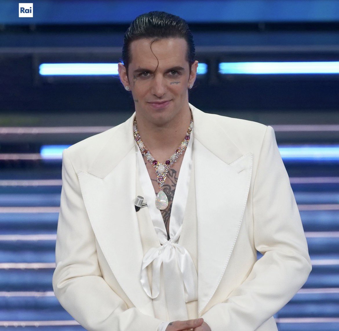 loro + lauro ospiti fissi spodestate carletto vi scongiuro ne ho bisogno 

#sanremo2026