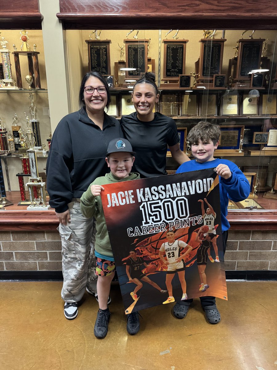 Jacie Kassanavoid tweet media