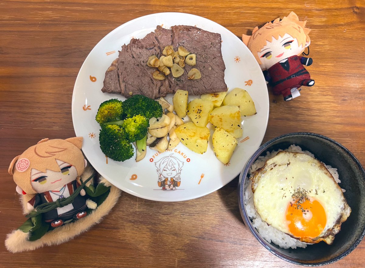 ガクくんとアクターの皆さん、おはようございます☀️

今回はスパーで手に入れた半額のデッカいステーキです‼️実はこれは半分の量なんです...やっぱりサイズはとても大きいですよね...！少し贅沢かもしれないですが、自分へのご褒美でいただきます🙏✨

#ガク食オープンキャンパス