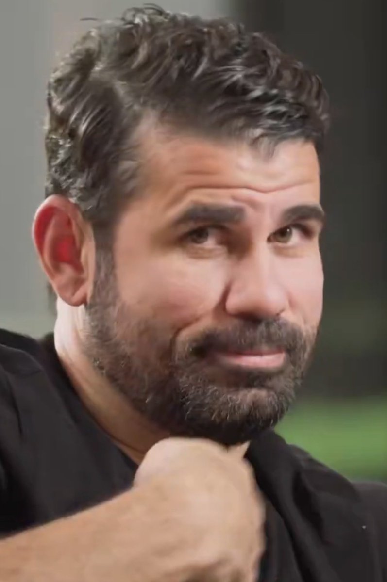 loloutlaw's tweet photo. Mario Suárez: "Me comentan que el Cholo dice que está buscando y quiere un delantero del tipo de Diego Costa". 

Diego Costa: "Cholo, escucha, para un partido a la semana estoy". 

La tercera venida. https://t.co/WRFR8ExFEp
