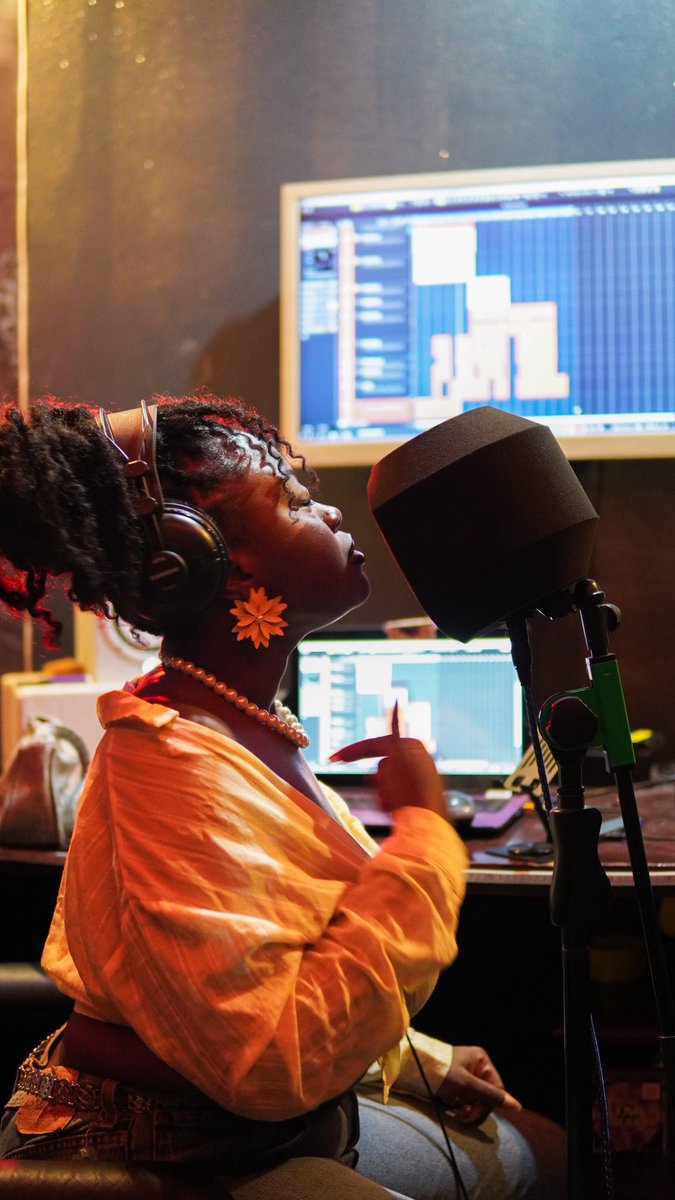 ᴇꜱꜱ ᴛʜᴇᴇ ʟᴇɢᴇɴᴅ 🍷 tweet media