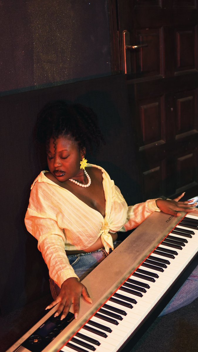 ᴇꜱꜱ ᴛʜᴇᴇ ʟᴇɢᴇɴᴅ 🍷 tweet media