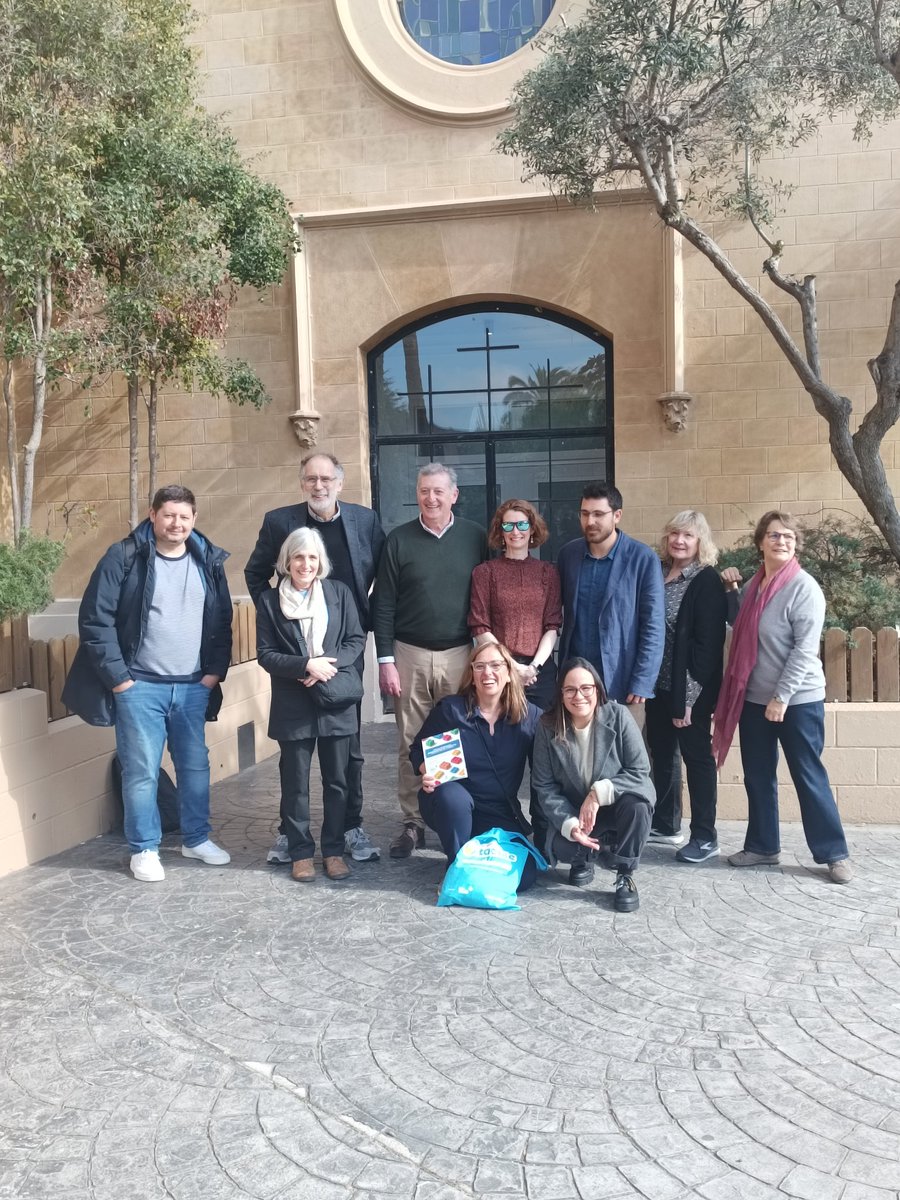 SusannaTuset's tweet photo. Un gran honor poder presentar el nostre projecte al @mres
#RoboCor 💙 tecnologia al servei de l'aprenentatge 
#ESTiMA 💙 = #STEAM + inclusió tecnologia al servei de la inclusió
Amb @LucyGill24 Elissa Hozore i Lea Anna Christenson.
Gràcies @SistemaTHEAD
#equitatdigital https://t.co/Avv4pWmCnU