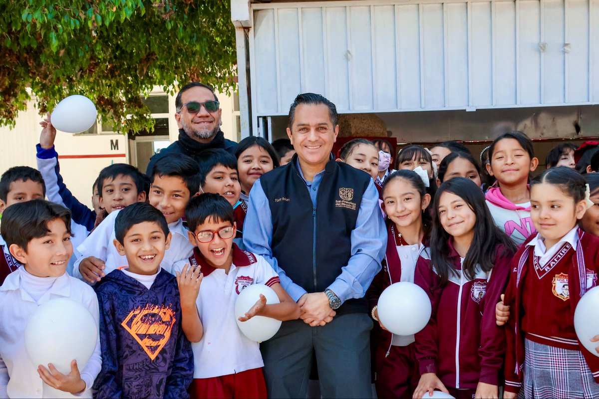 La cancha de la Primaria Rafael Ramírez ya luce renovada 🏀

A través de Escuela Digna, rehabilitamos este espacio para que las y los alumnos practiquen deporte en condiciones más seguras. 
#LaFuerzaDeNuestraGente