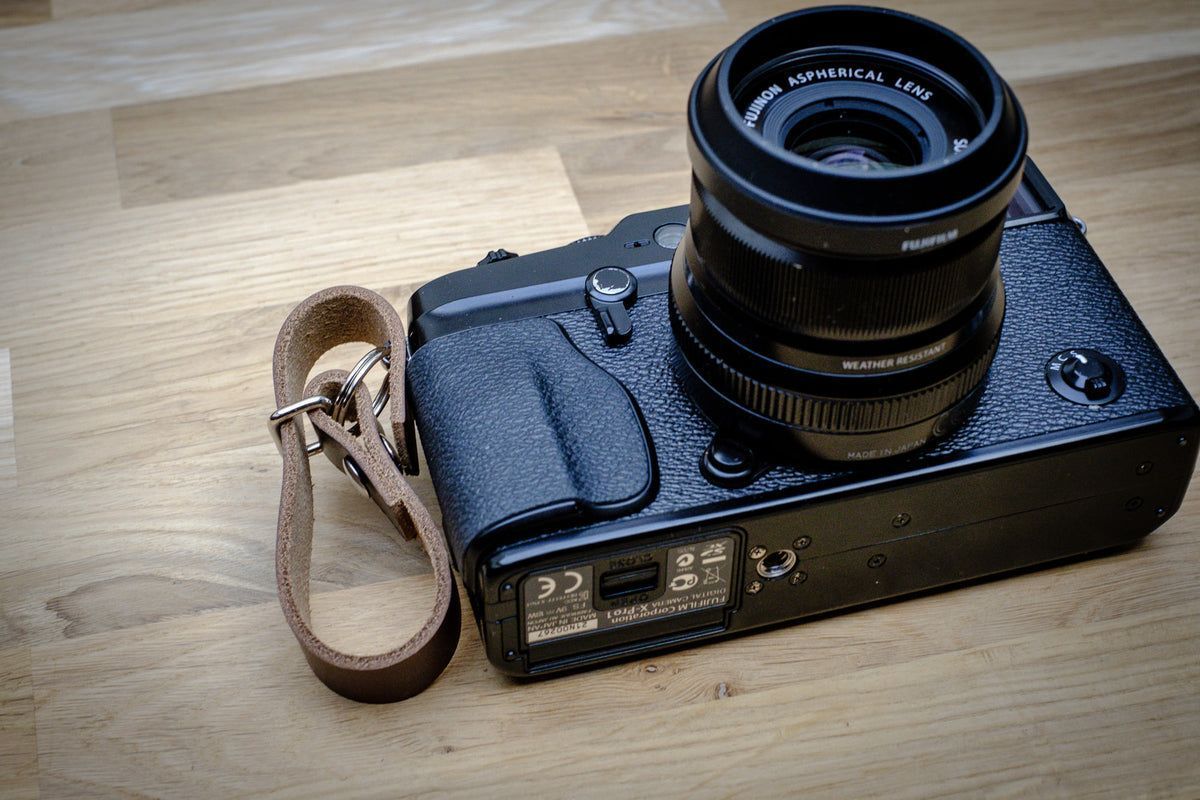 595strapco's tweet photo. Our hand made small leather finger straps are designed to offer a versatile way to hold your camera. #cameragear #photography #cameraaccessories
https://t.co/9tUCl7PsyE https://t.co/a9jwhikRCX