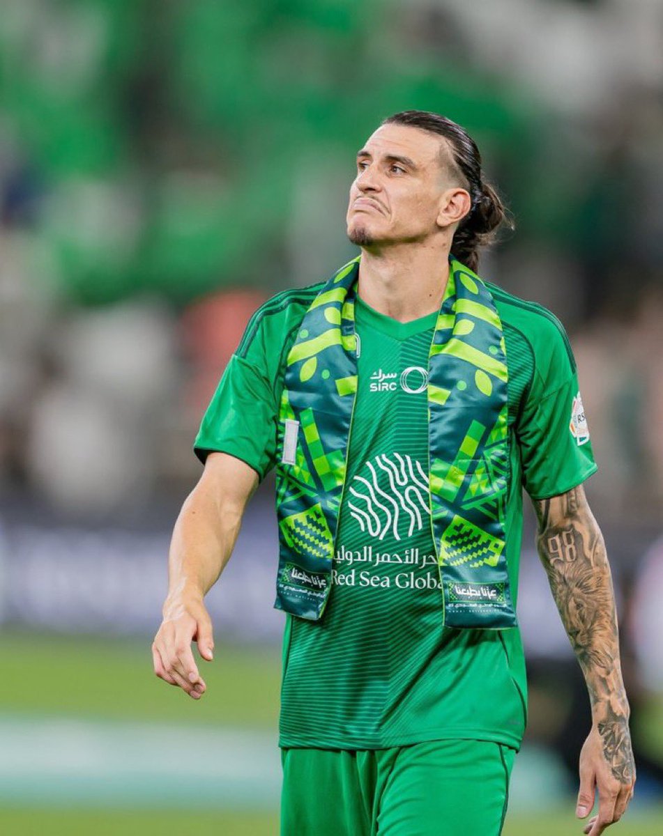 تعال الحين كلمني 
وقول اللي تبي تقوله!
انا اللي كان مشغلني 
بطوله بعدها بطوله 
💚💚💚💚😎