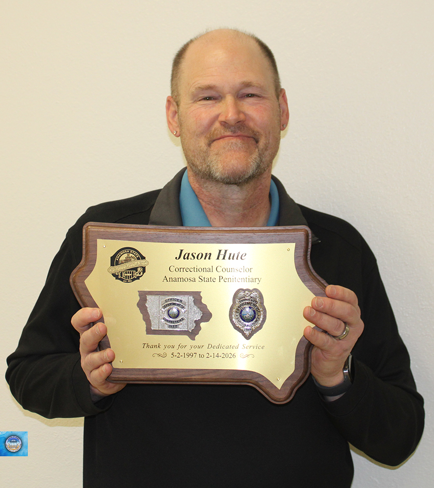 IowaCorrections's tweet photo. After 28 dedicated years with the Iowa DOC, Correctional Counselor Jason Hute has retired from the ASP. We thank Jason for his years of service, commitment, and the positive impact he’s had on staff and those in our care. Wishing him all the best in retirement! 🎉
#IDOC https://t.co/QjSuOrOUis