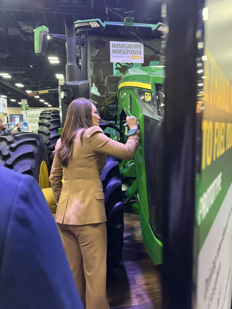 Jason Lewis tweet media