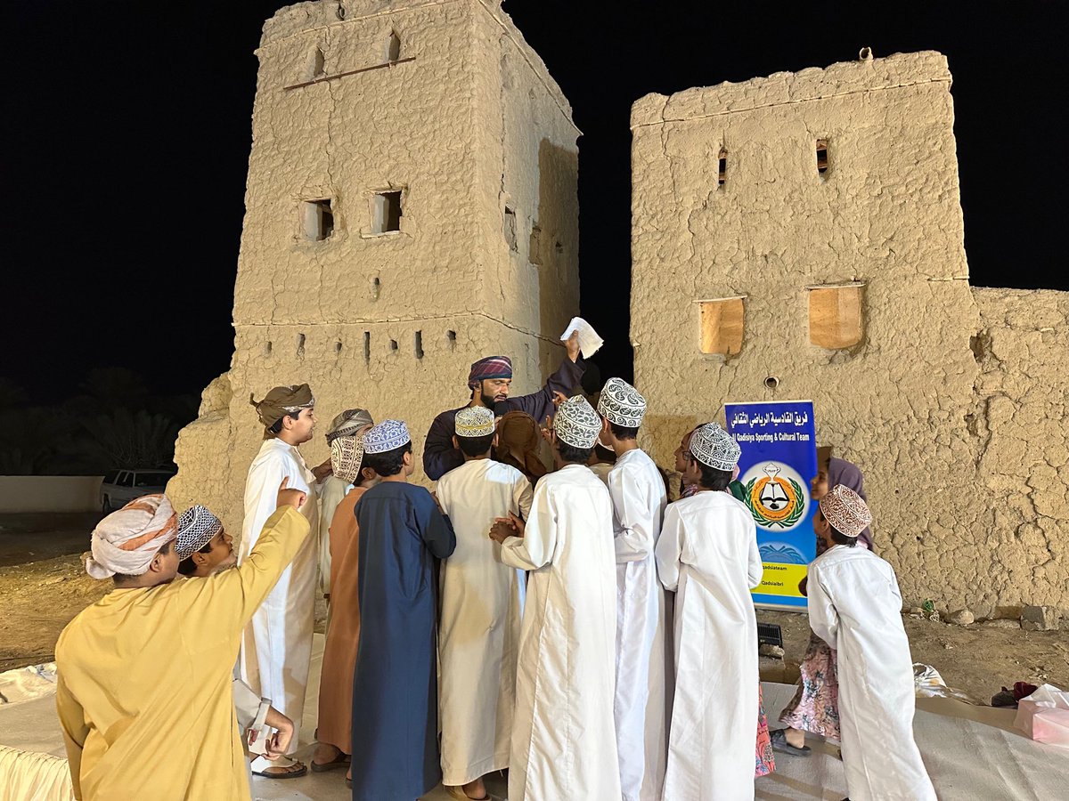 أقام فريق القادسية الرياضي أمسية رمضانية مميزة بحارة الشناديد بولاية #عبري وذلك ضمن مشاركته في برنامج #تعزيز_للفرق_الاهلية .

شهدت الأمسية حضور جمهور غفير من مختلف فئات المجتمع ، استمتعوا بالفقرات والمسابقات المتنوعة التي قدمت على خشبة المسرح .

<a href="/tazeezom/">برنامج تعزيز للفرق الأهلية</a> 
<a href="/ThisIsOQEP/">OQ Exploration & Production</a>