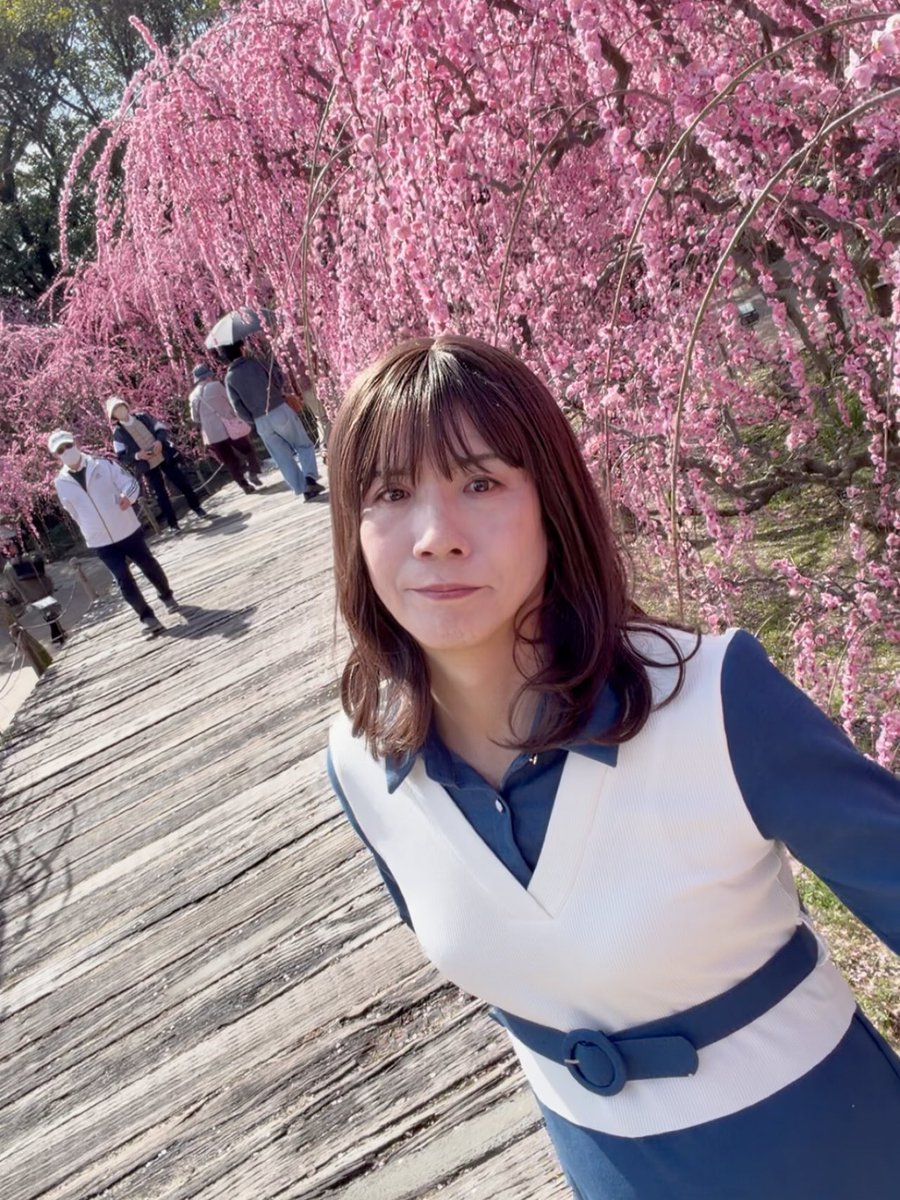 おはようございます😃
2月最後のお仕事日
オリンピックもあったりしてあっという間でした⛸️🏂
3月も良いことありますように🙏

しだれ梅が見頃になりました🌸
今日も頑張っていきましょう😊💕