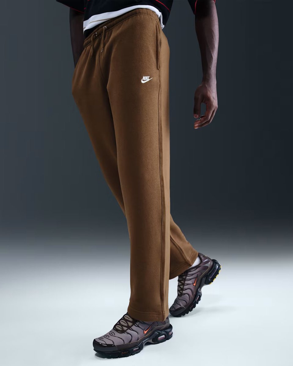 sneakersteal's tweet photo. STEAL💥

Nike Sportswear Club Fleece Bungee Pants

$36.77 + Shipping (Reg. $65.00)

https://t.co/icoAu7EJlY

*use code GEARUP at checkout* https://t.co/DZF1CmuSqW