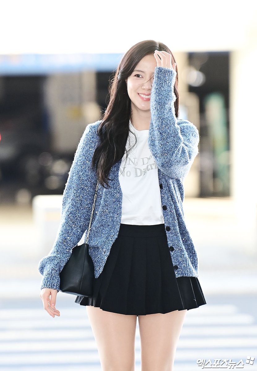 jisooschart's tweet photo. JISOO at Incheon International Airport, headed to Paris for an overseas schedule. https://t.co/hNnbP9KfkW