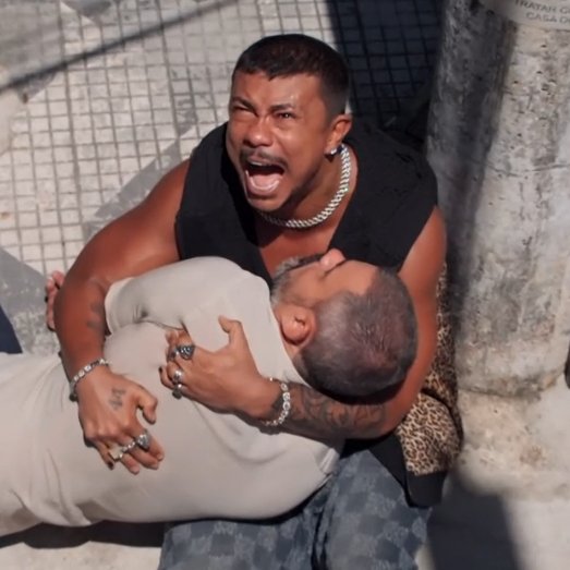 luanziie's tweet photo. hoje a novela me fez ficar emocionado com um traficante (bagdá) e odiar um usuário (raul) #tresgracas https://t.co/loZwFK3Ekz