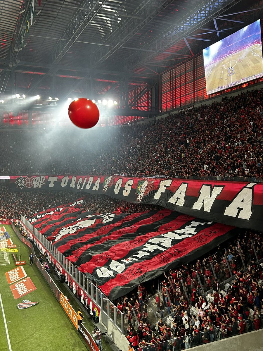 Apreciem uma das melhores estéticas do futebol brasileiro... 🇧🇷🌪️

📸 <a href="/rafaelads__/">Р🅰️фаэль 🔴⚫ 🌪️</a>