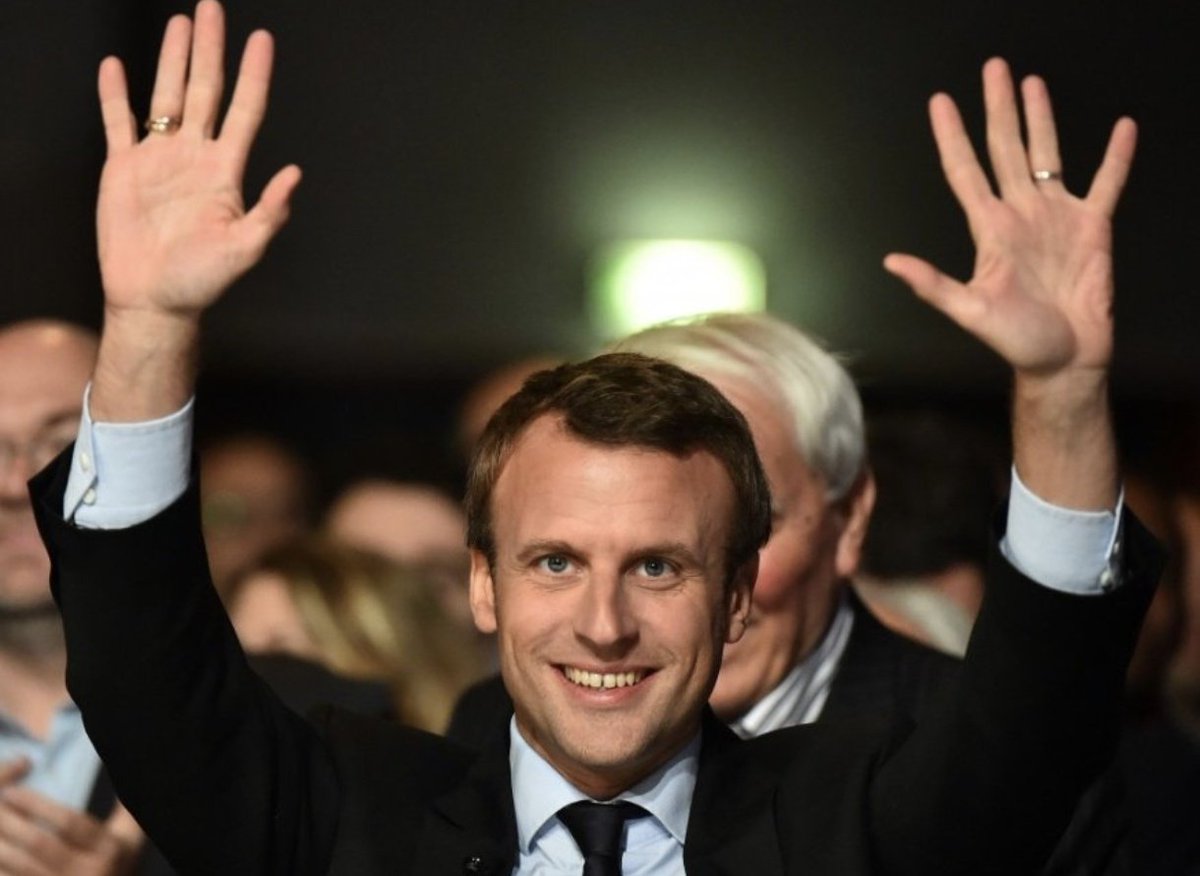 #EmmanuelMacron
Comment appelle-t-on un chef d'Etat qui pille, ruine, endette, sabote, dépece volontairement le pays qu'il est censé représenter et qui méprise, nargue, insulte, humilie avec un plaisir assumé ses citoyens ?
👉Un escroc 
👉Un psychopathe